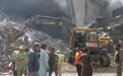 Число погибших при пожаре в ТЦ Пакистана достигло 67