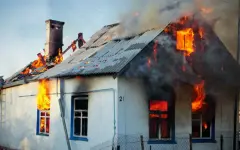 Учитель физкультуры спас детей из горящего дома в ВКО