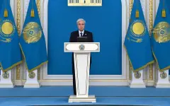 Токаев вручил флаг знаменосцам олимпийской и паралимпийской команд Казахстана
