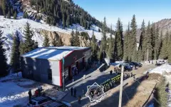 На высоте 2400 метров: универсальное подразделение МЧС спасло туриста на Шымбулаке