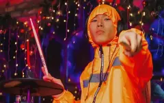 Барабанщик из Казахстана дебютировал на Неделе моды в Париже