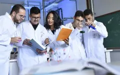 Ученые выяснили, что к женщинам в науке относятся предвзято, их работы дольше рецензируют