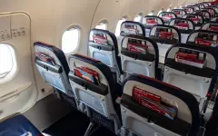 Самолет FlyArystan столкнулся со стаей птиц при посадке в Уральске