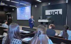 Саясат Нурбек встретился с казахстанскими студентами в Великобритании