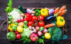 Какие фрукты и овощи лучше не есть с кожурой