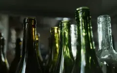 Самопальный алкоголь под видом элитного готовил дома предприимчивый казахстанец