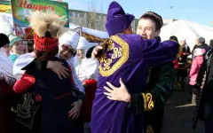 Весна начинается с рукопожатия