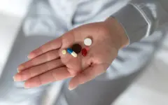 Какие лекарства не стоит давать детям — педиатр