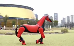 В Китае создали робо‑коня реальных размеров, который двигается как живой