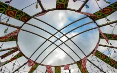 Возрождается природа, строит планы человек