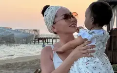 Баян Алагузова показала первый макияж младшей дочери