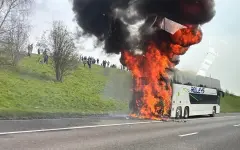 Фанатский автобус Манчестер Сити вспыхнул на пути к финалу Кубка лиги