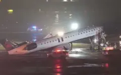 В аэропорту Нью-Йорка самолет врезался в машину, есть погибшие
