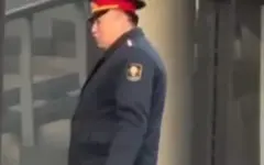 Главу МВД Кыргызстана оштрафовали за курение в общественном месте