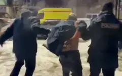 Намеренно открыл газ: появились кадры задержания поджигателя в Шахтинске