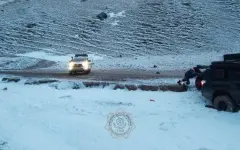 Семья с двумя детьми застряла в снегу и провела ночь в горах Алматинской области