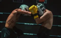 Казахстанcкий боец подписал контракт с UFC