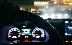 В Талдыкоргане Camry проехала на красный и врезалась в людей на мопеде