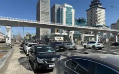 Водители Астаны массово жалуются на узкую дорогу у Abu Dhabi Plaza