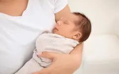 В Павлодаре новорожденного пытались продать за 800 тысяч тенге