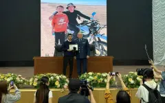 Нашедший подростка волонтер получил награду в Темиртау