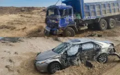 Toyota вылетела в кювет после столкновения с грузовиком на западе Казахстана