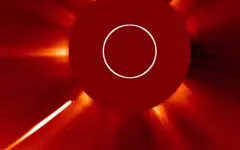 Загадочная комета, летевшая к Солнцу, исчезла из наблюдений