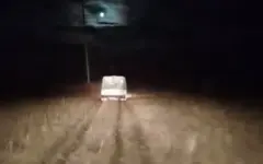 Три автомобиля увязли в грязи в СКО: спасатели помогли выбраться