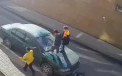 Лобовое в трещинах: дети вскрыли чужую машину и устроили погром в Астане