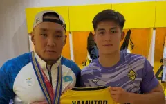 Герой Паралимпиады-2026 Хамитов встретился со звездами Кайрата