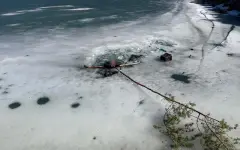 Провалившегося под лед рыбака спасли в Акмолинской области