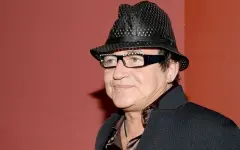 Приму без разговоров: 66-летний Дмитрий Дибров готов простить молодой экс-супруге измены