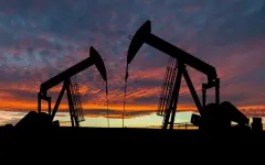 Страны ОПЕК+ скорректируют добычу нефти в мае