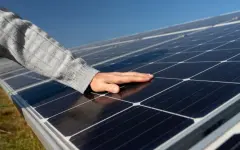 Гигантскую солнечную батарею строят в горах Китая