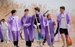 Активисты «Жаңа адамдар» очистили берег реки в Алматы