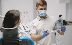 Стоматологи предупредили о последствиях стресса для зубов и десен