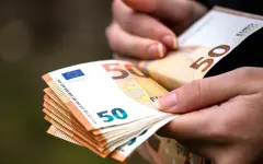 Евро не покупаем: как настроения казахстанцев меняют валютный рынок