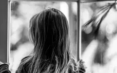 Супруги годами морили шестерых детей голодом, заставляя их есть насекомых