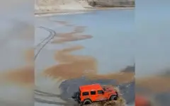 Блогера из Узбекистана наказали за въезд на внедорожнике в Каспий