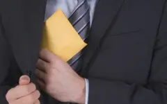 На 3,5 года за подстрекательство к взятке осужден житель Атырау