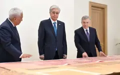 Узбекистан передал Казахстану исторические документы