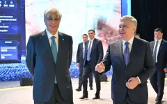 Лидеры Казахстана и Узбекистана посетили хакатон по искусственному интеллекту