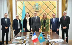 Спикер Сената встретился с главой парламентской делегации Франции