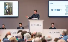 Часть Эйфелевой башни выставят на аукцион