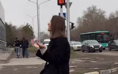 Казахстанка сняла клип на дороге и привлекла внимание знаменитостей