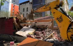 В Алматы сносят очередной незаконный объект