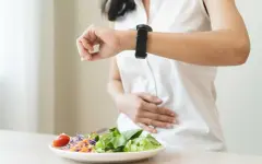 Чем опасна популярная OMAD-диета с огромными порциями — гастроэнтеролог