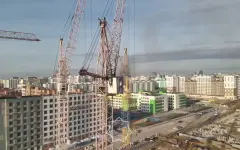 В Астане загорелся строительный кран