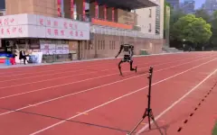 В Китае человекоподобный робот разогнался до 10 метров в секунду