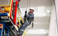 В Qarmet прошла эстафета по безопасному выполнению работ на высоте